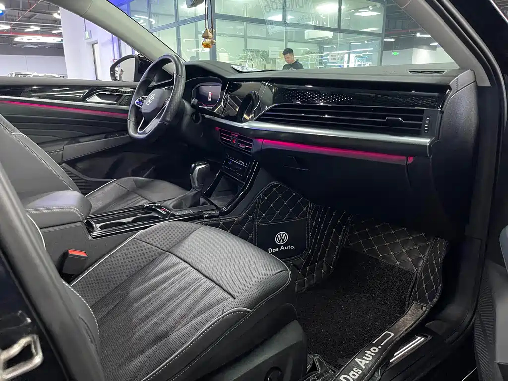 VOLKSWAGEN PASSAT 2023