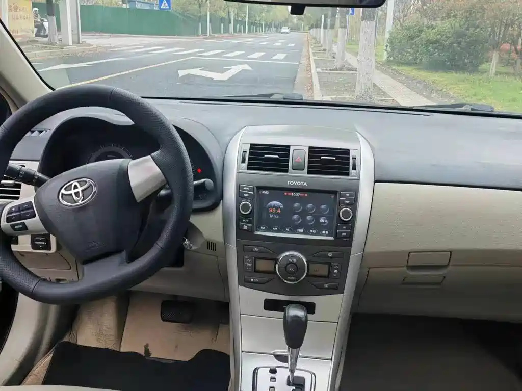 TOYOTA COROLLA 2013