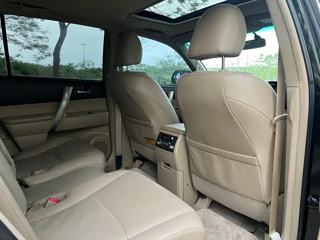 TOYOTA HIGHLANDER 2012