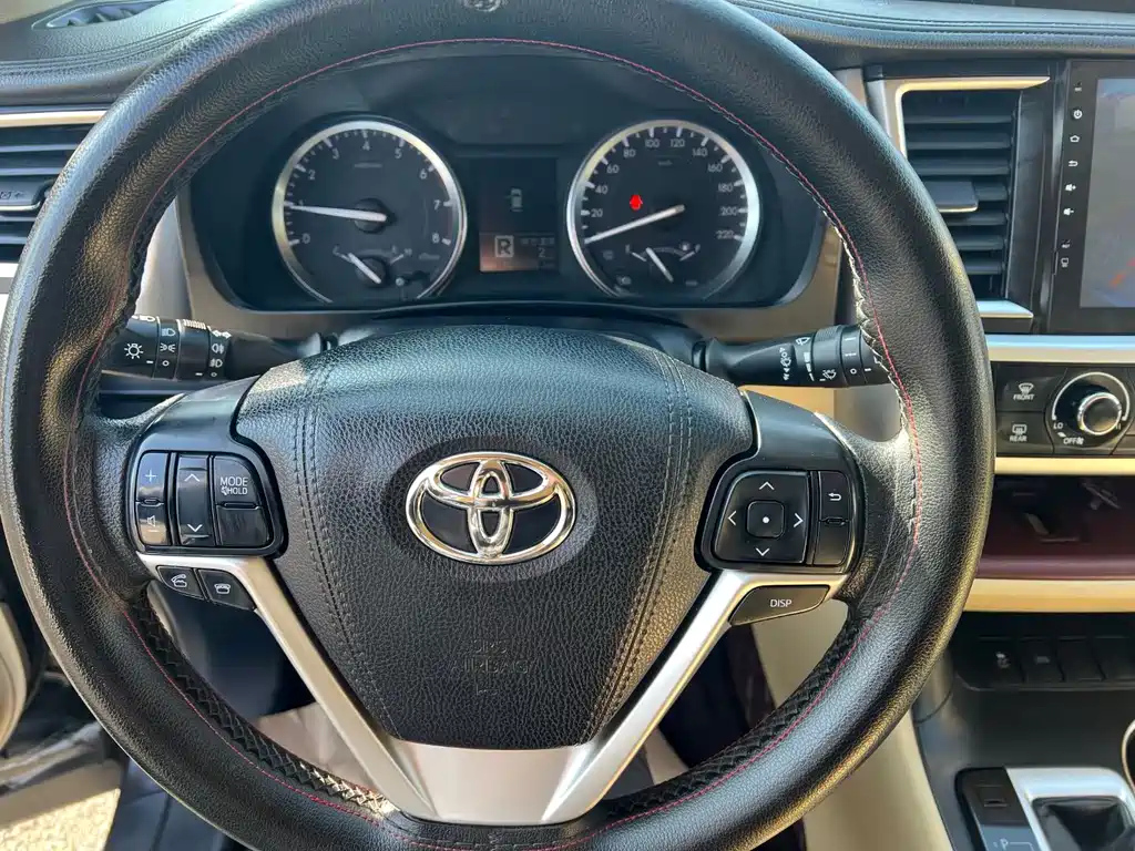 TOYOTA HIGHLANDER 2017