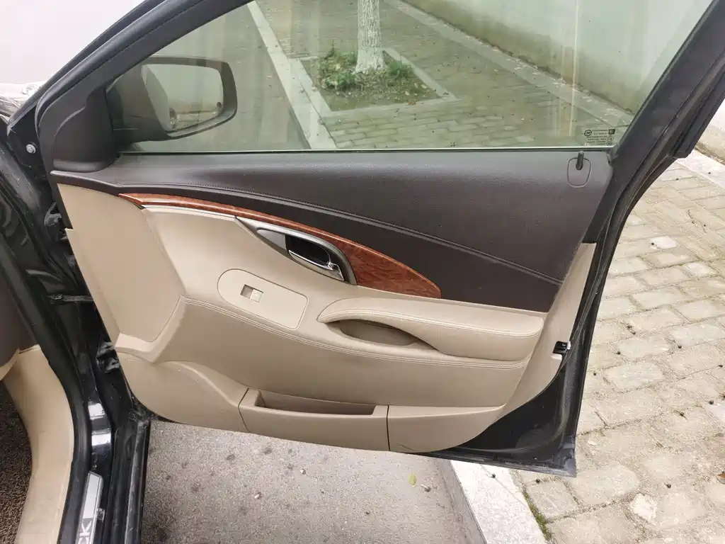 BUICK LACROSSE 2012