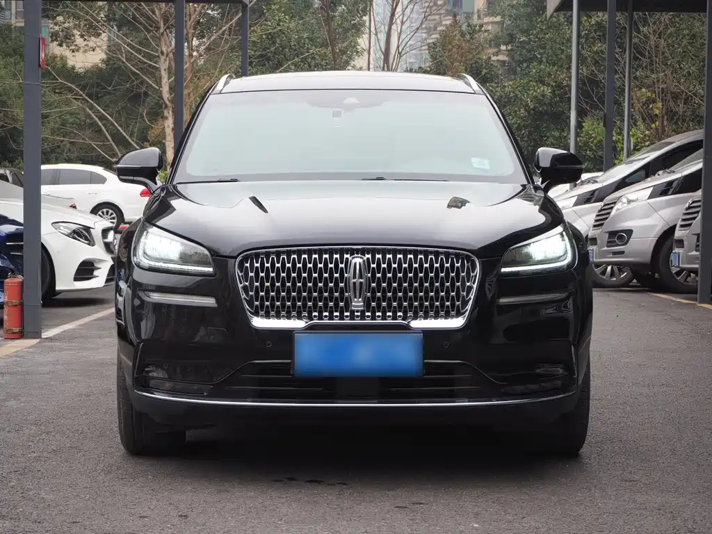 LINCOLN ADVENTURER 2020