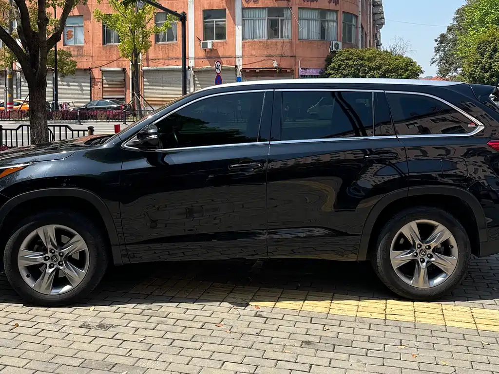 TOYOTA HIGHLANDER 2021