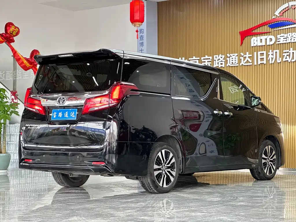 TOYOTA ALPHARD 2018