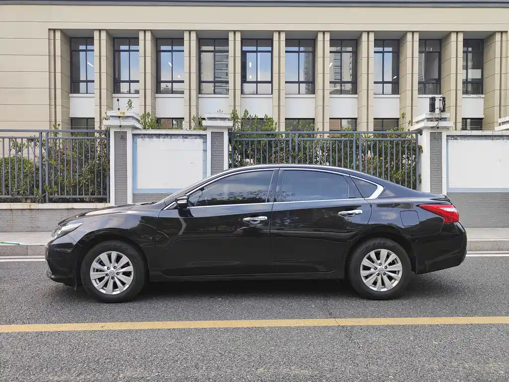 NISSAN TEANA 2016