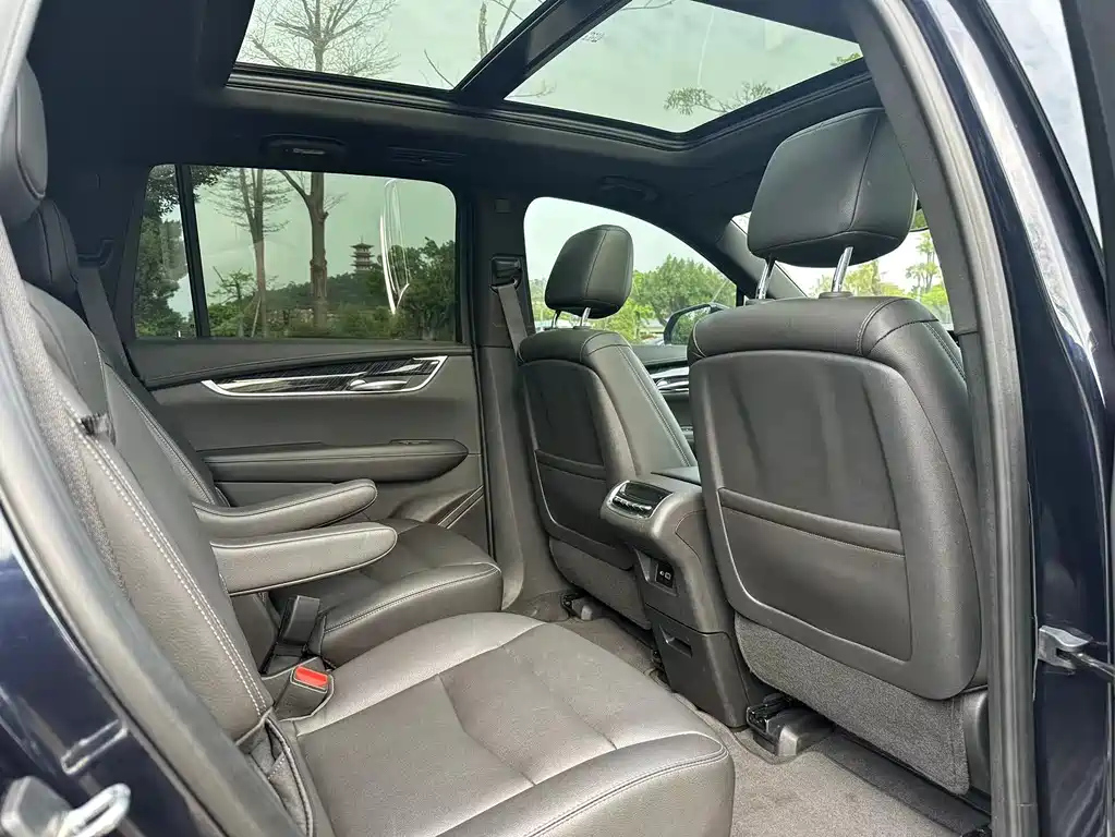 CADILLAC XT6 2021