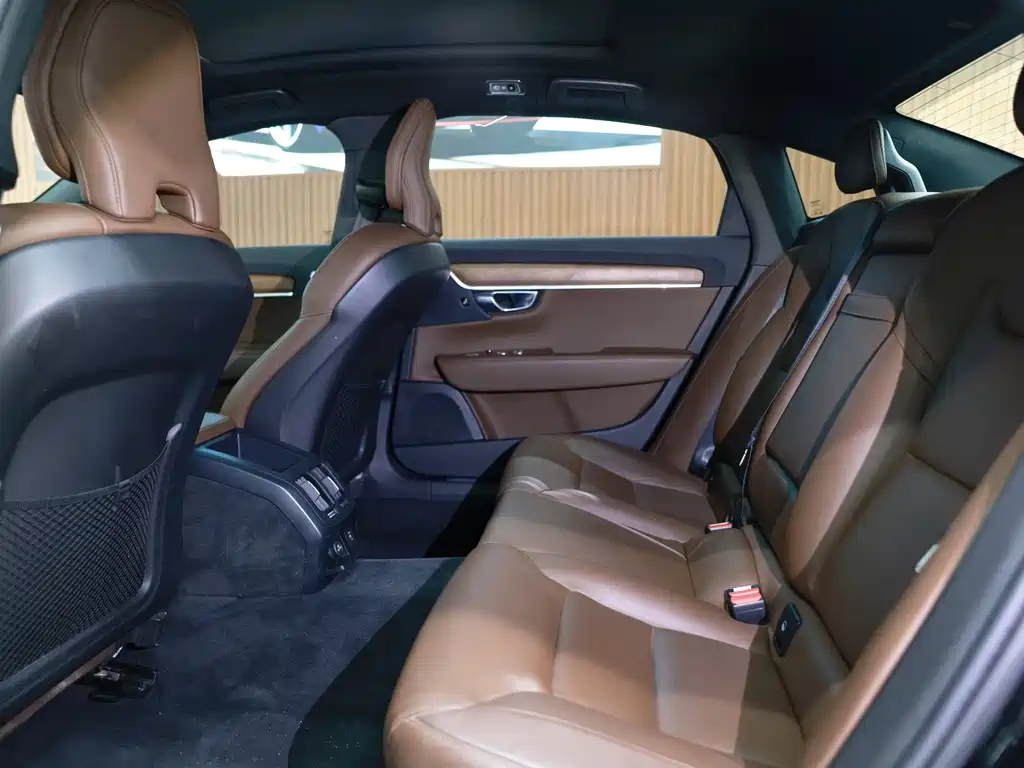 VOLVO S90 2021