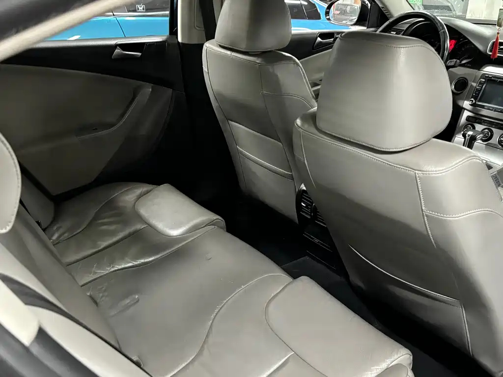 VOLKSWAGEN MAGOTAN 2010