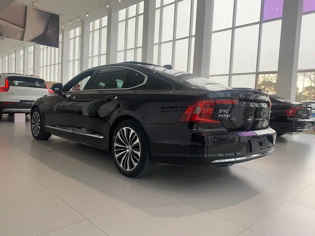 VOLVO S90 2022