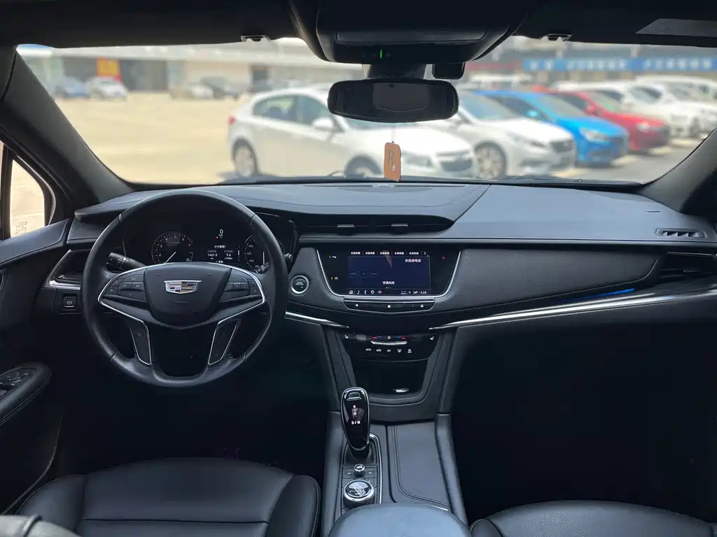 CADILLAC XT5 2021