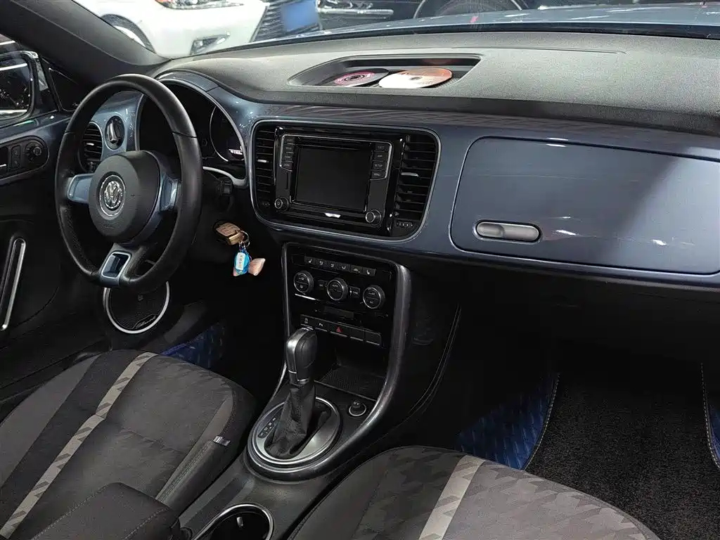 VOLKSWAGEN BEETLE 2018