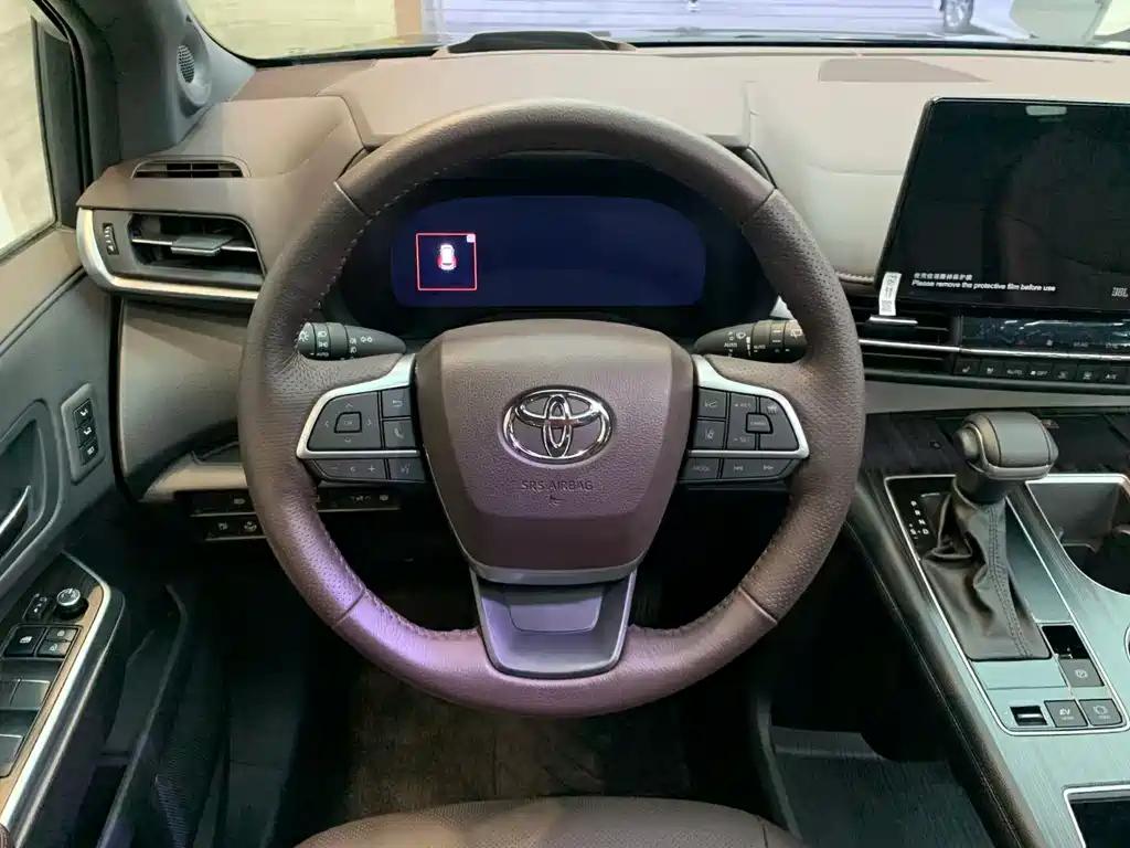 TOYOTA GRANVIA 2023