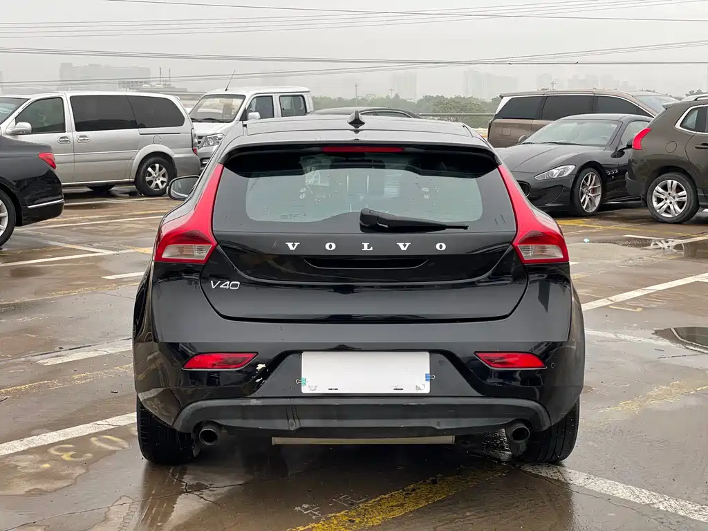 VOLVO V40 2013