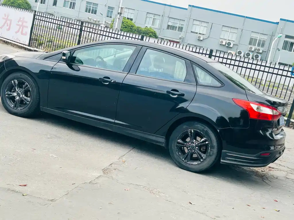 FORD FOCUS 2012
