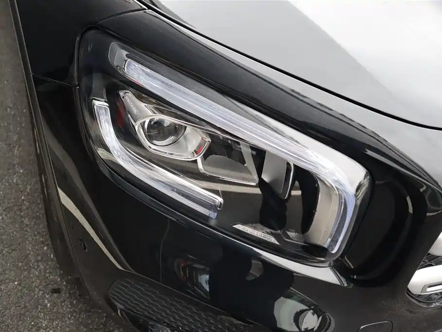 MERCEDES BENZ GLB 2023