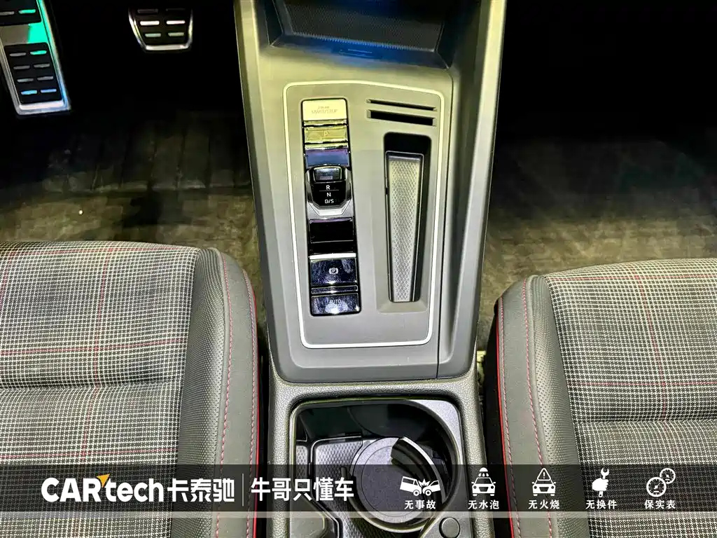 VOLKSWAGEN GOLF 2023
