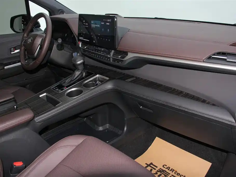 TOYOTA SIENNA SIENNA 2024