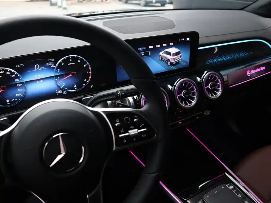 MERCEDES BENZ GLB 2023