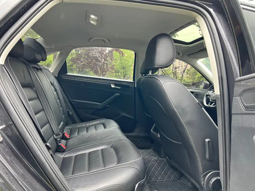 VOLKSWAGEN PASSAT 2019