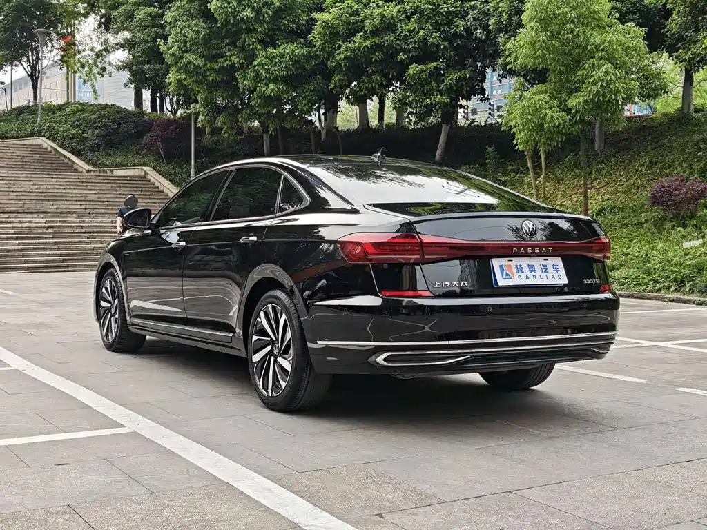 VOLKSWAGEN PASSAT 2022