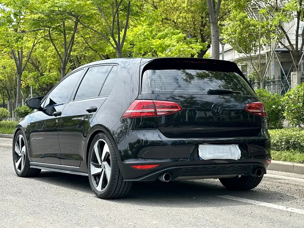 VOLKSWAGEN GOLF 2016