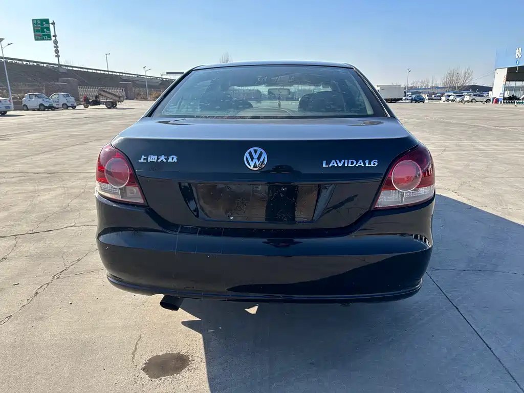 VOLKSWAGEN LAVIDA 2011