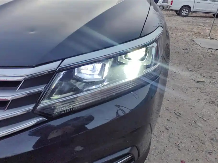 VOLKSWAGEN PASSAT 2017