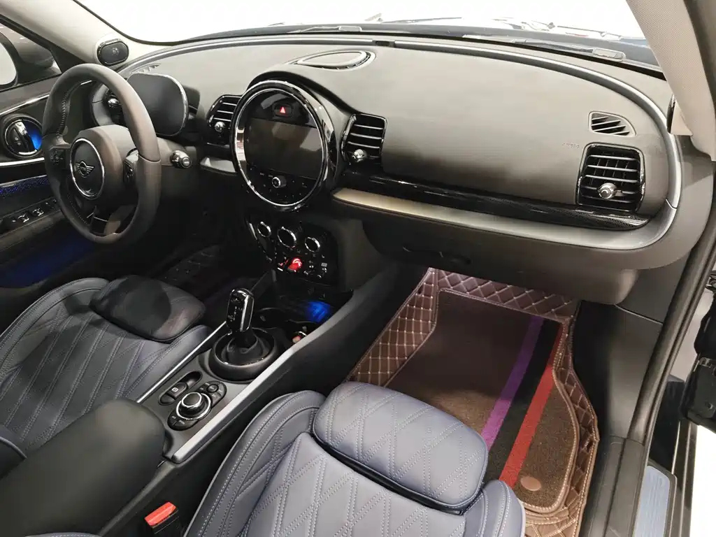 MINI CLUBMAN 2023
