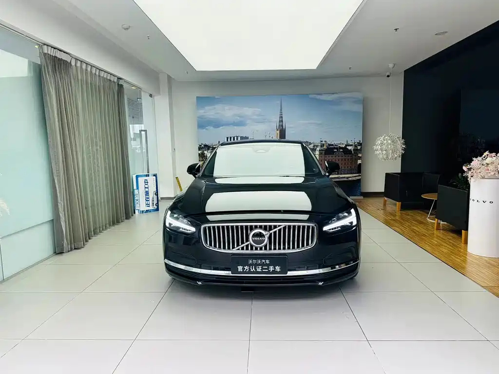 VOLVO S90 2023