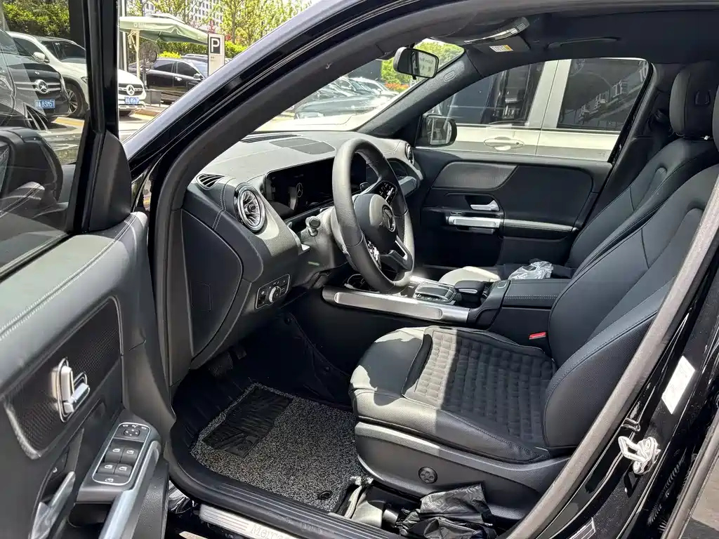 MERCEDES BENZ GLB 2023