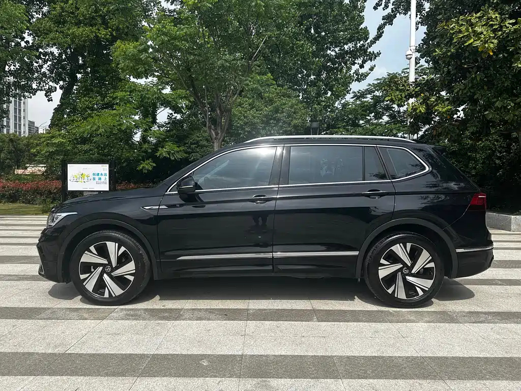 VOLKSWAGEN TIGUAN L 2023