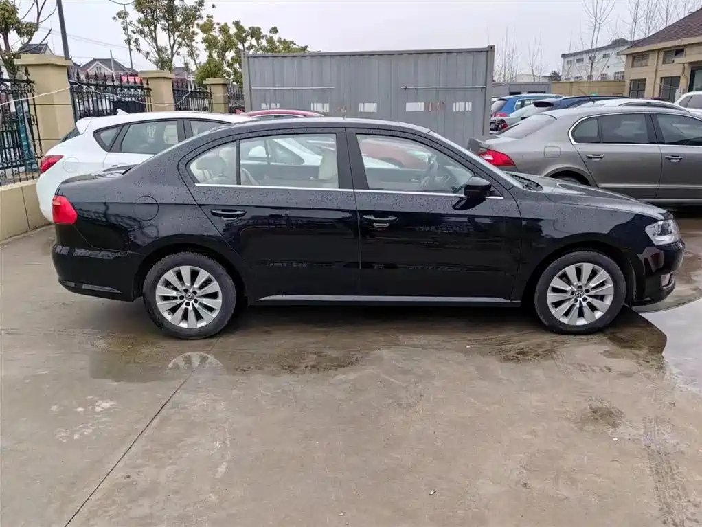 VOLKSWAGEN LAVIDA 2013