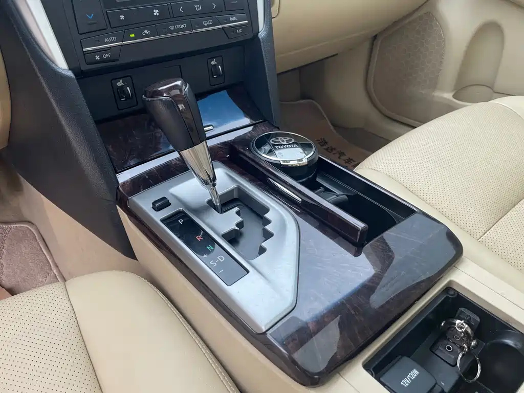 TOYOTA CAMRY 2016