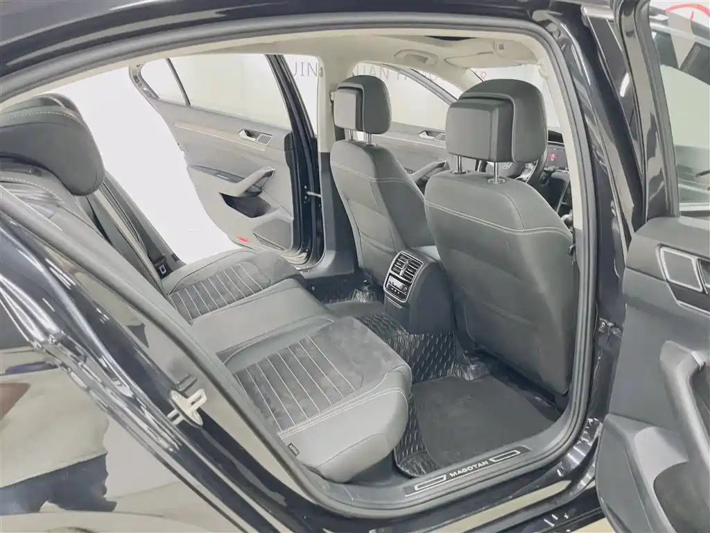 VOLKSWAGEN MAGOTAN 2021