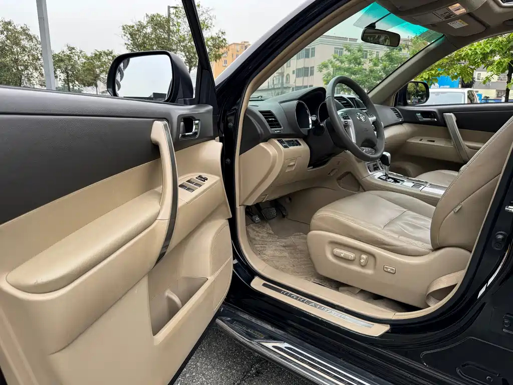 TOYOTA HIGHLANDER 2014