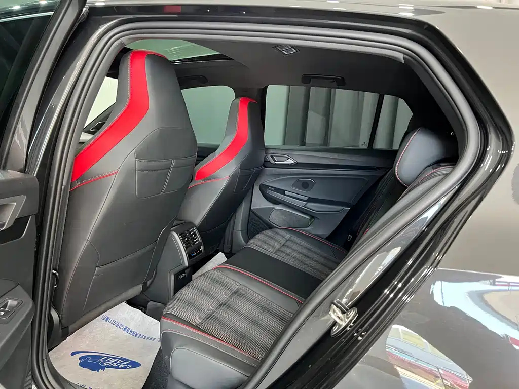 VOLKSWAGEN GOLF 2022