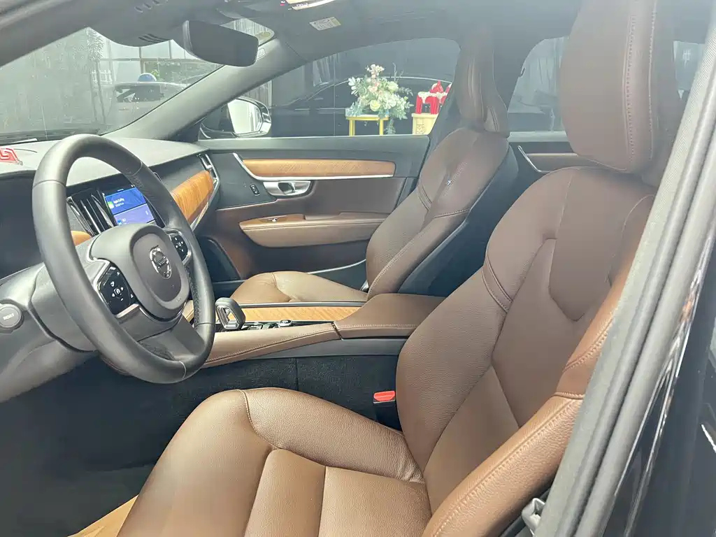 VOLVO S90 2023