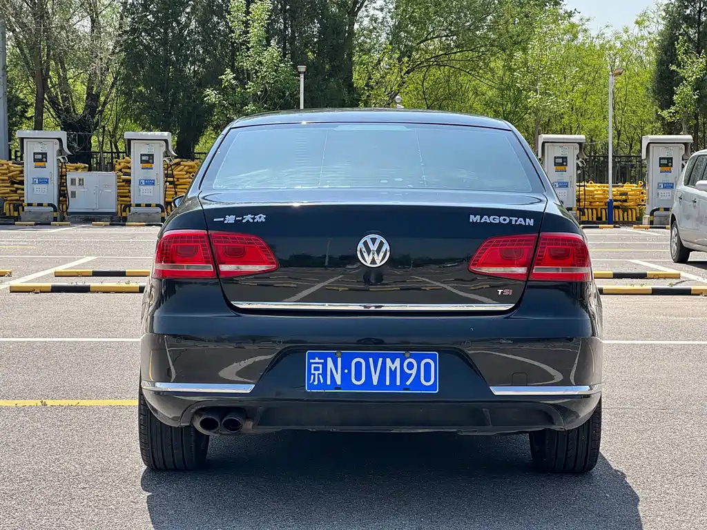 VOLKSWAGEN MAGOTAN 2013