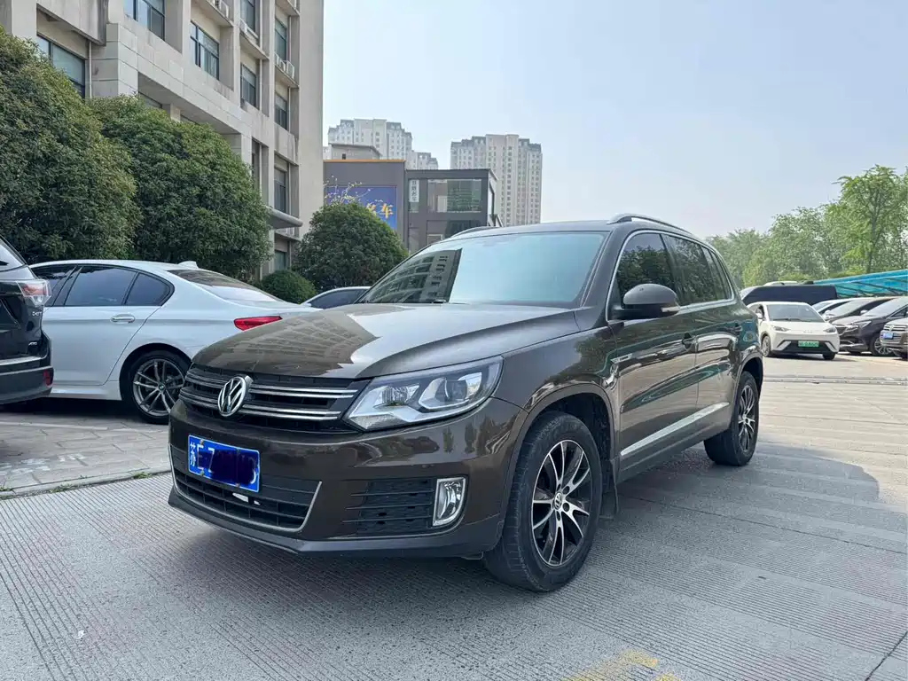 VOLKSWAGEN TIGUAN 2016