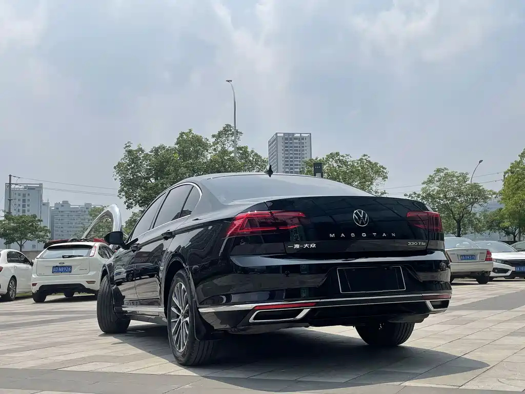 VOLKSWAGEN MAGOTAN 2021