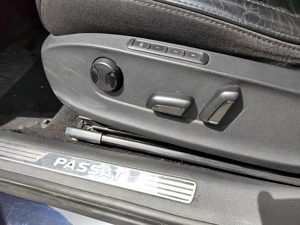 VOLKSWAGEN PASSAT 2015