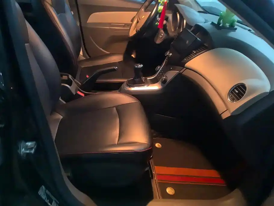 CHEVROLET CRUZE 2015