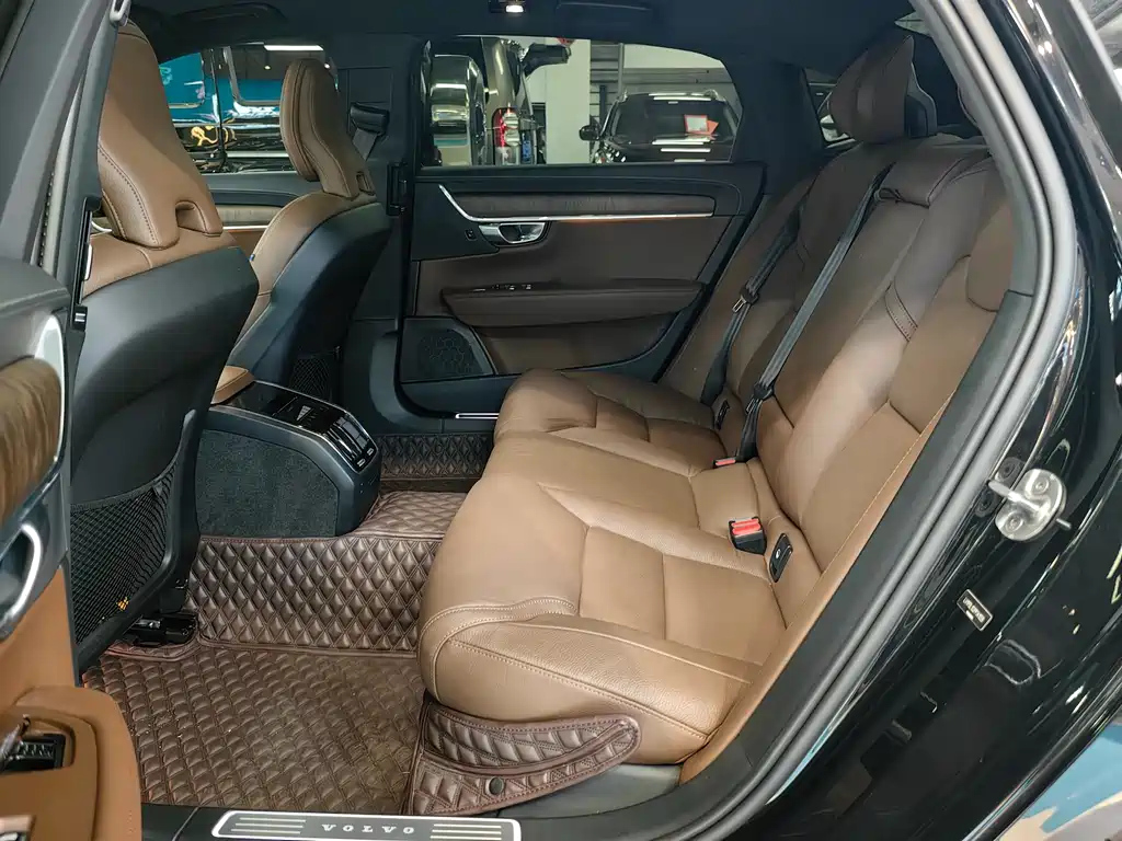 VOLVO S90 2023