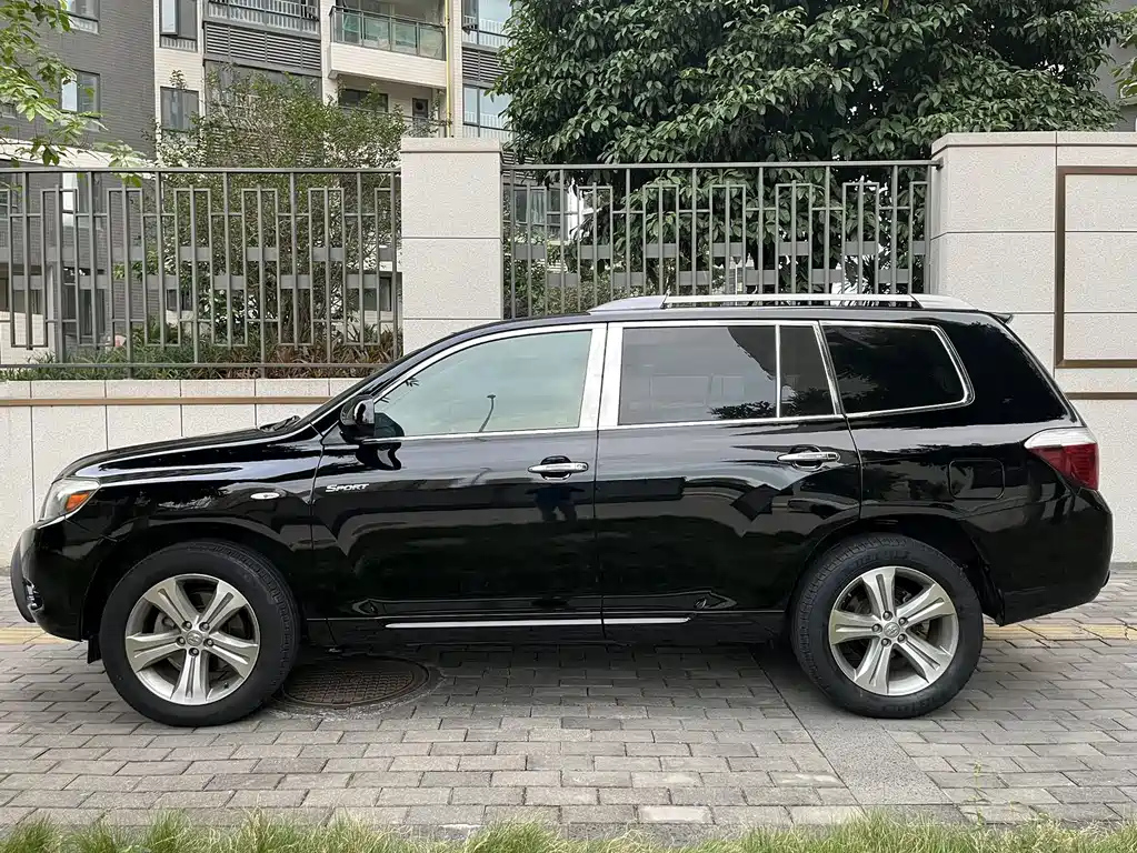 TOYOTA HIGHLANDER 2011