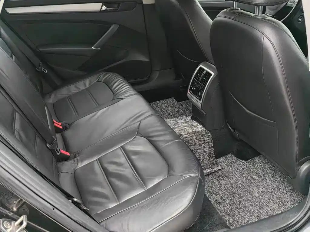 VOLKSWAGEN PASSAT 2014