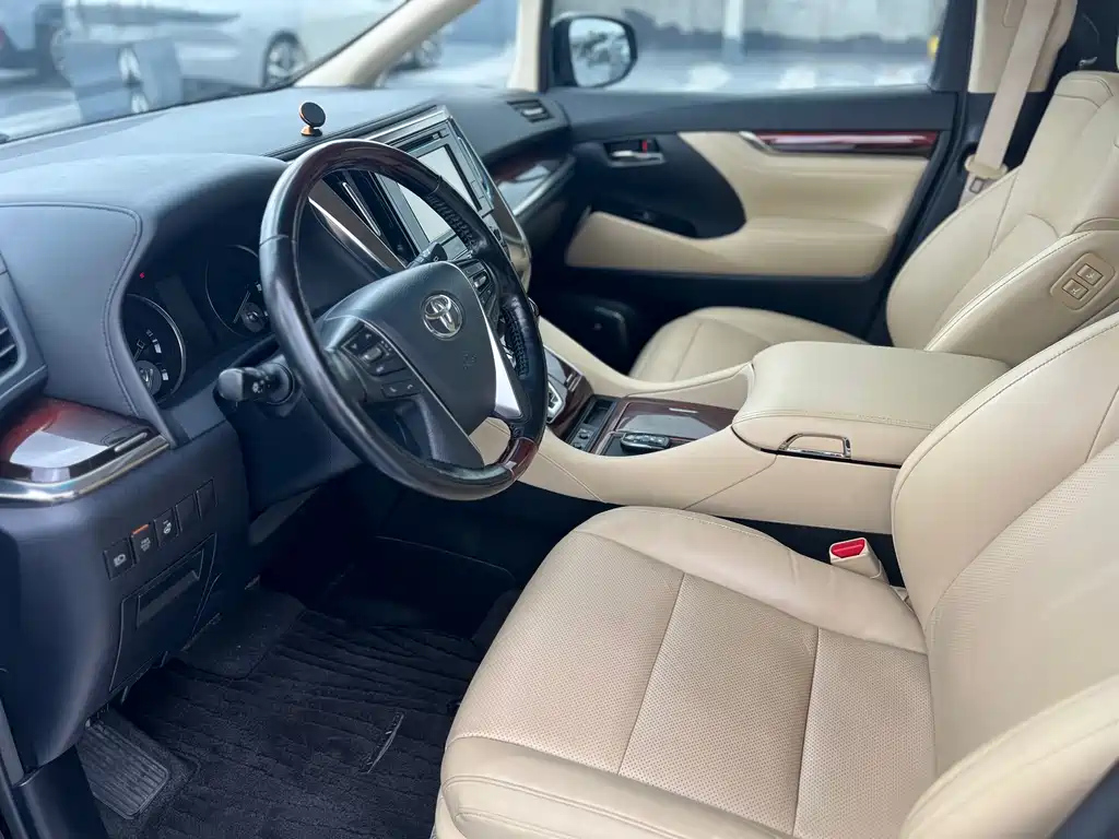 TOYOTA ALPHARD 2017