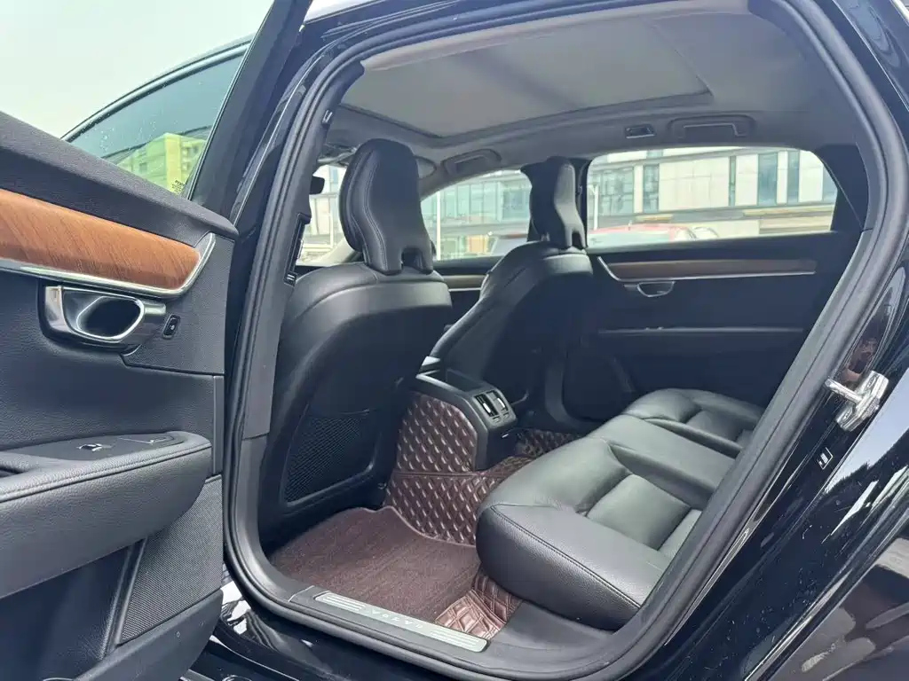 VOLVO S90 2019