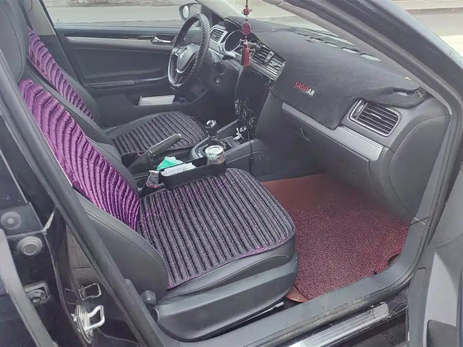 VOLKSWAGEN SAGITAR 2015