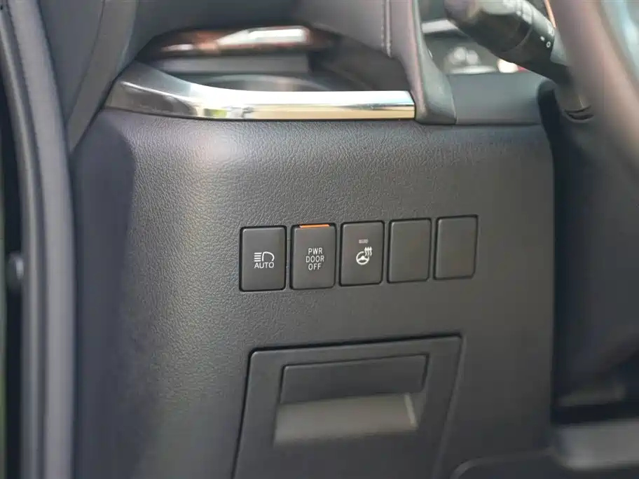 TOYOTA ALPHARD 2018