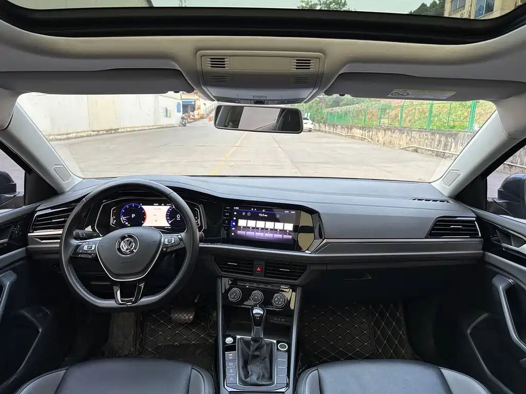 VOLKSWAGEN SAGITAR 2022